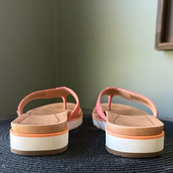 EUC RARE! UGG Coral thong, flip flop, sandal - Picture 5 of 10